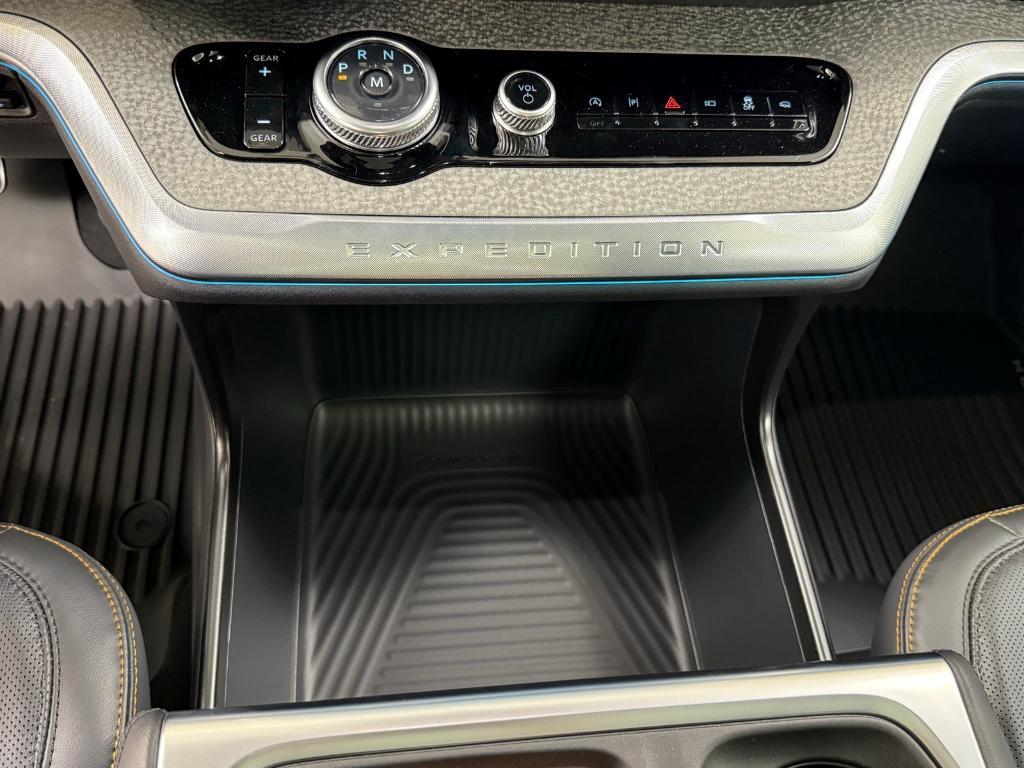 new 2025 Ford Expedition car, priced at $83,025