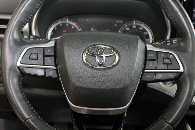 used 2022 Toyota Highlander car, priced at $44,999