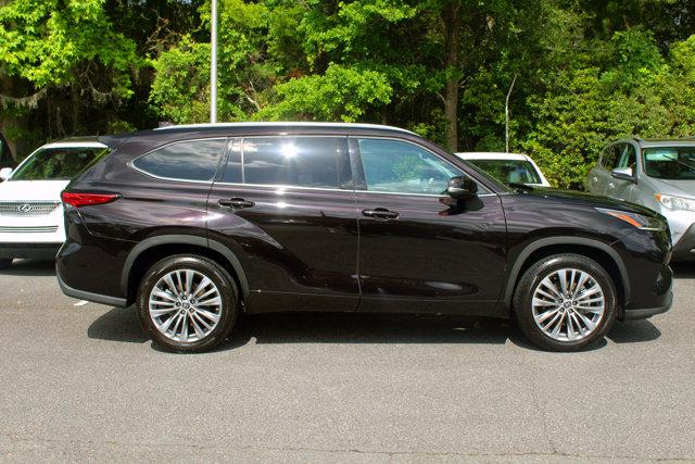 used 2022 Toyota Highlander car, priced at $44,999