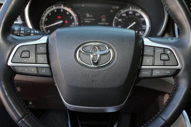 used 2022 Toyota Highlander car, priced at $42,999