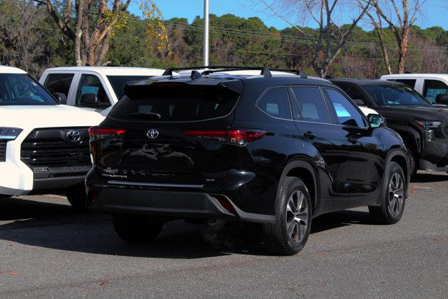 used 2022 Toyota Highlander car, priced at $35,999