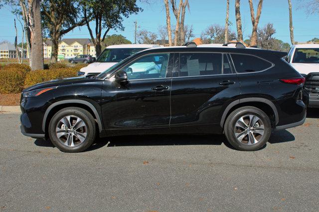 used 2022 Toyota Highlander car, priced at $35,999