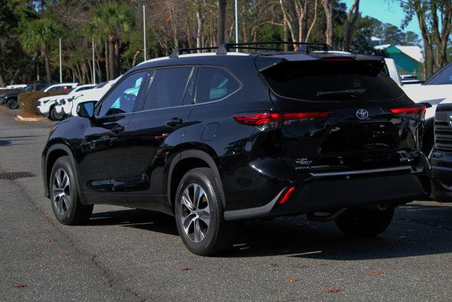 used 2022 Toyota Highlander car, priced at $35,999