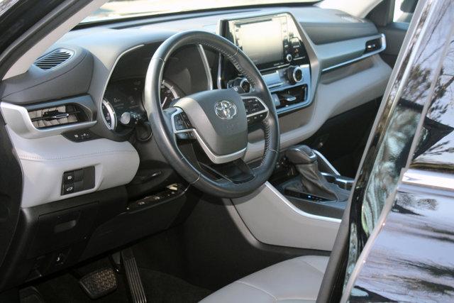 used 2022 Toyota Highlander car, priced at $35,999