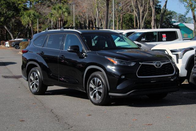 used 2022 Toyota Highlander car, priced at $35,999