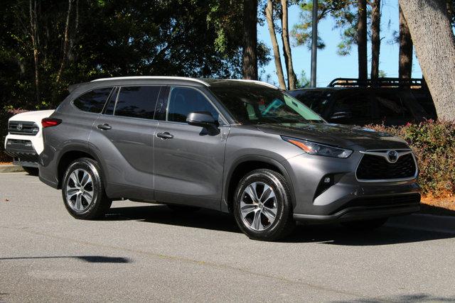 used 2022 Toyota Highlander car, priced at $37,999