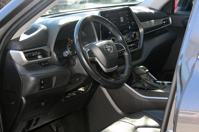 used 2022 Toyota Highlander car, priced at $37,999