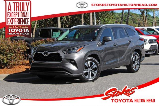 used 2022 Toyota Highlander car, priced at $37,999