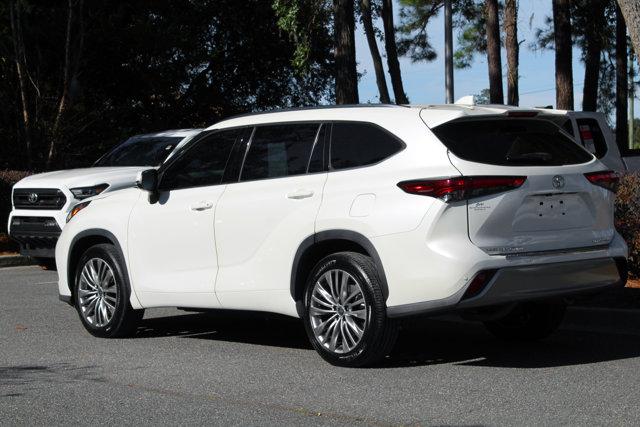 used 2021 Toyota Highlander car, priced at $35,999