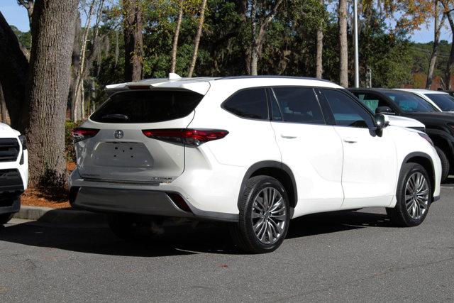 used 2021 Toyota Highlander car, priced at $35,999