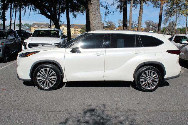 used 2021 Toyota Highlander car, priced at $35,999