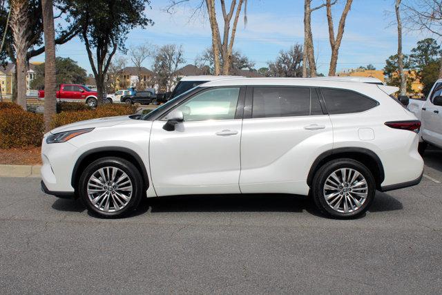 used 2024 Toyota Highlander car, priced at $51,999