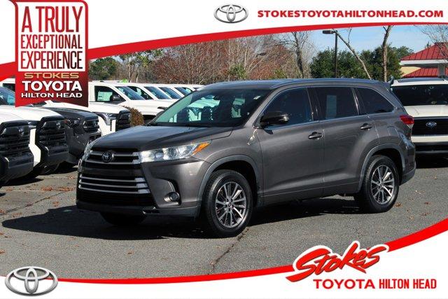 used 2017 Toyota Highlander car, priced at $23,999