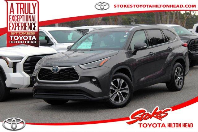 used 2022 Toyota Highlander car, priced at $36,999