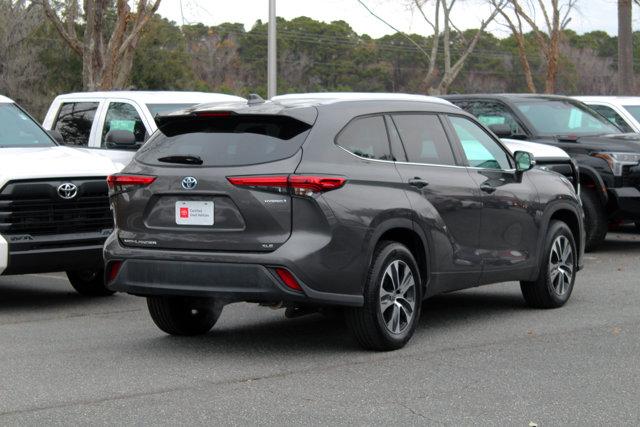 used 2022 Toyota Highlander car, priced at $36,999