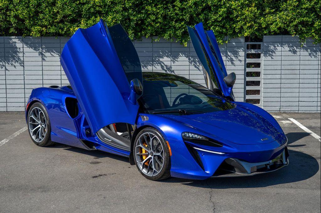 used 2025 McLaren Artura car, priced at $275,000