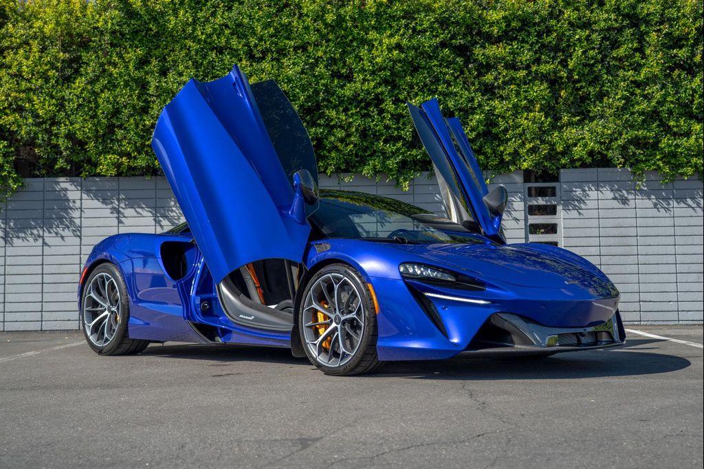 used 2025 McLaren Artura car, priced at $275,000