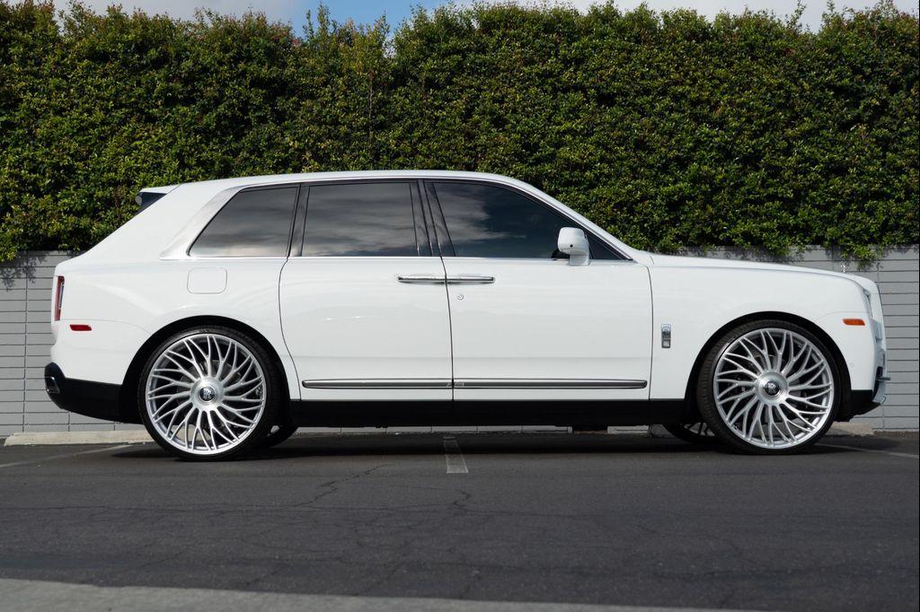 used 2022 Rolls-Royce Cullinan car, priced at $294,900
