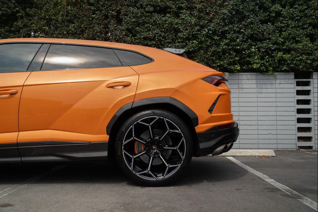 used 2022 Lamborghini Urus car, priced at $234,900