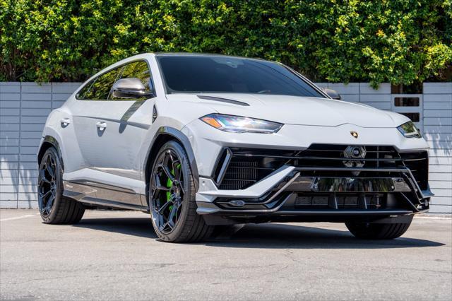 used 2023 Lamborghini Urus car, priced at $289,900