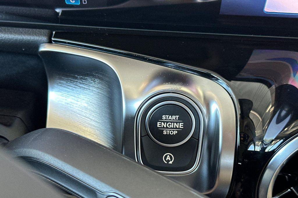 new 2026 Mercedes-Benz GLB 250 car, priced at $45,585