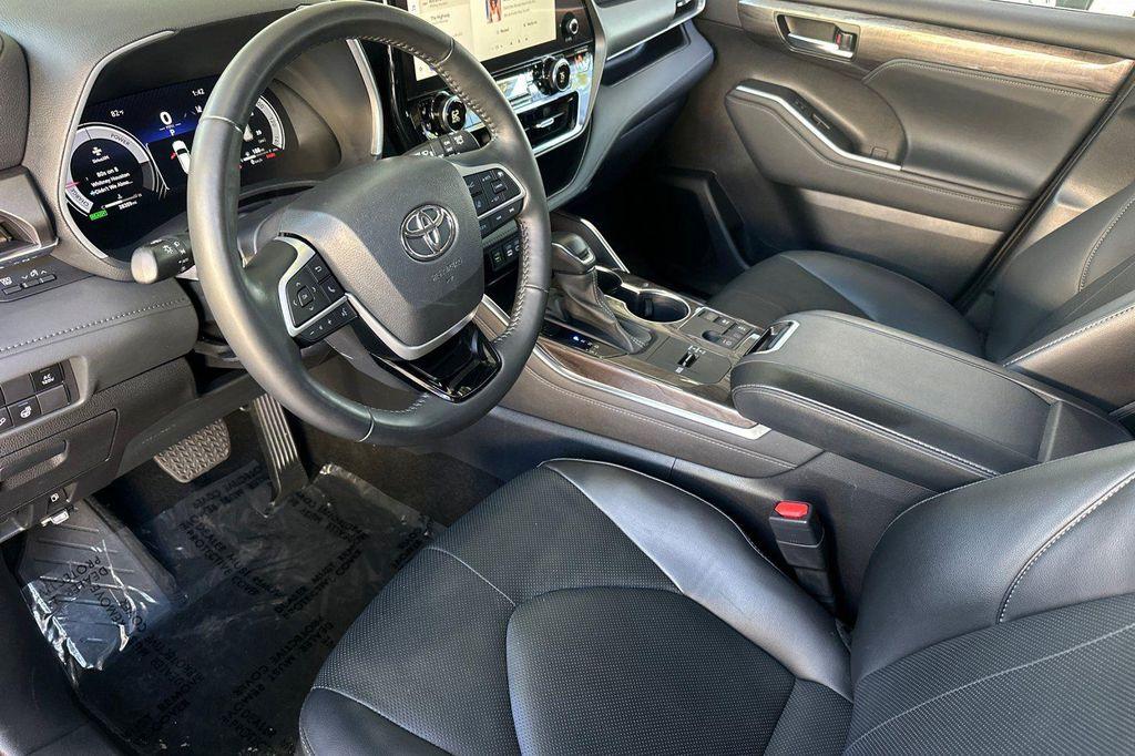 used 2023 Toyota Highlander Hybrid car, priced at $42,984