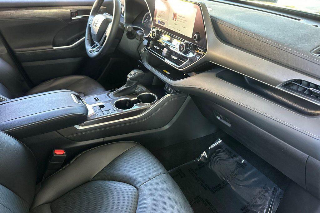 used 2023 Toyota Highlander Hybrid car, priced at $42,984