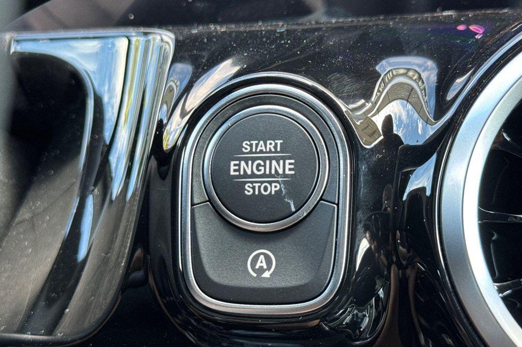 new 2026 Mercedes-Benz GLA 250 car, priced at $44,625