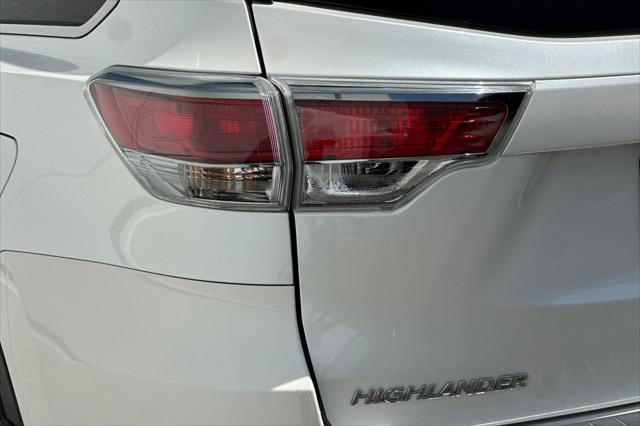 used 2016 Toyota Highlander car, priced at $19,922