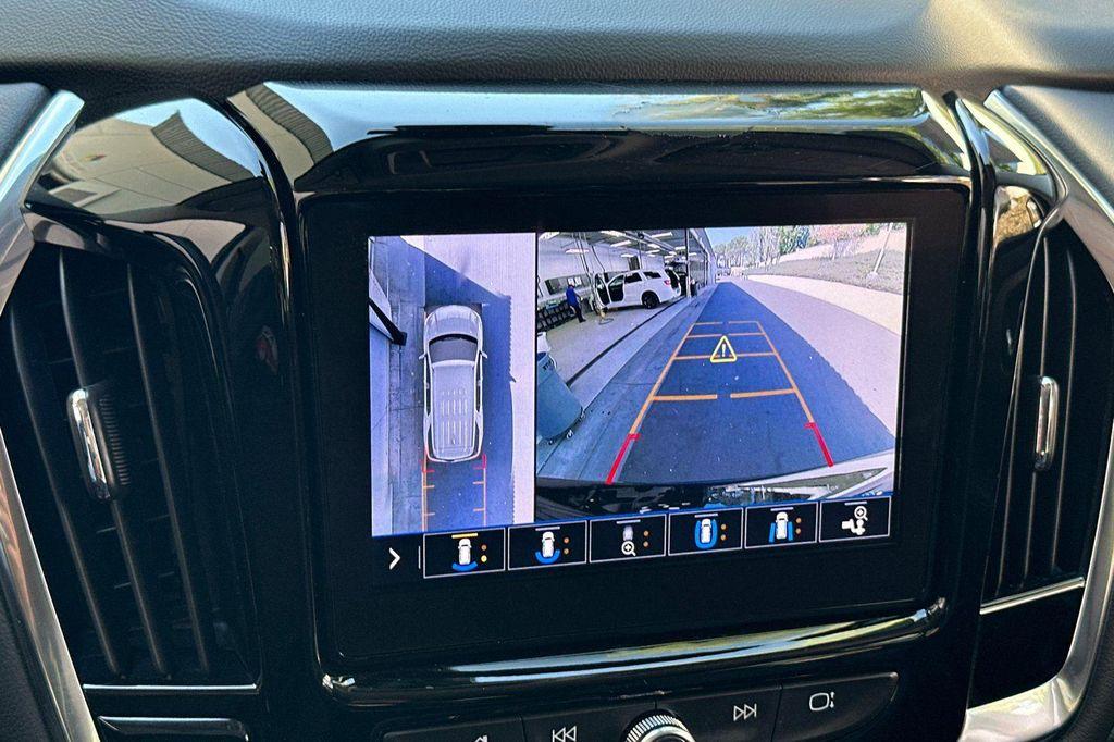 used 2021 Chevrolet Traverse car, priced at $23,981