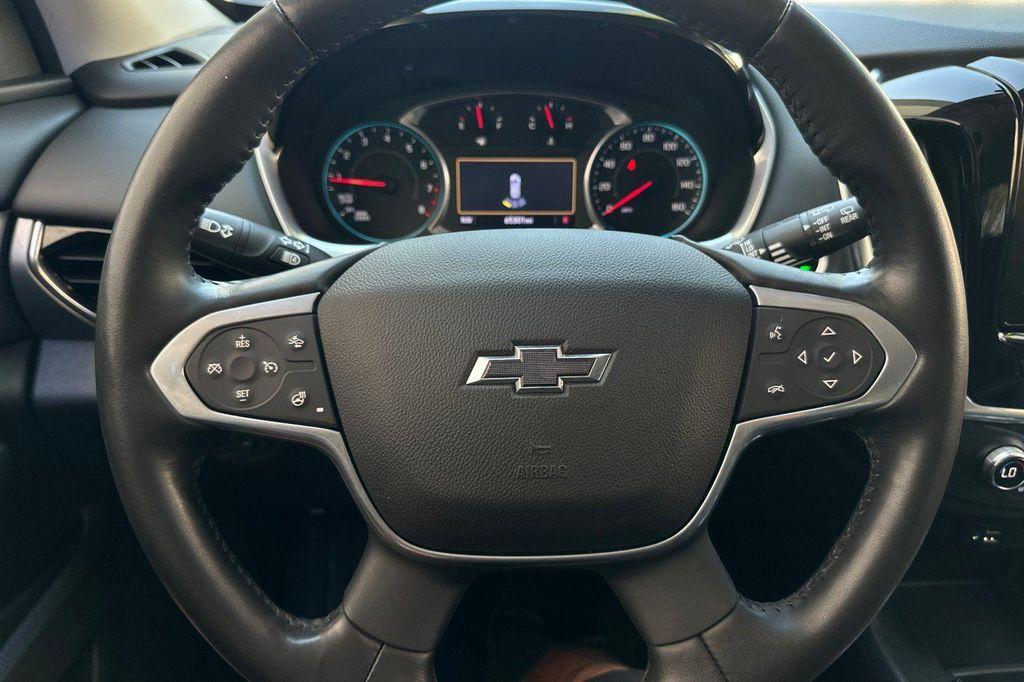 used 2021 Chevrolet Traverse car, priced at $23,981