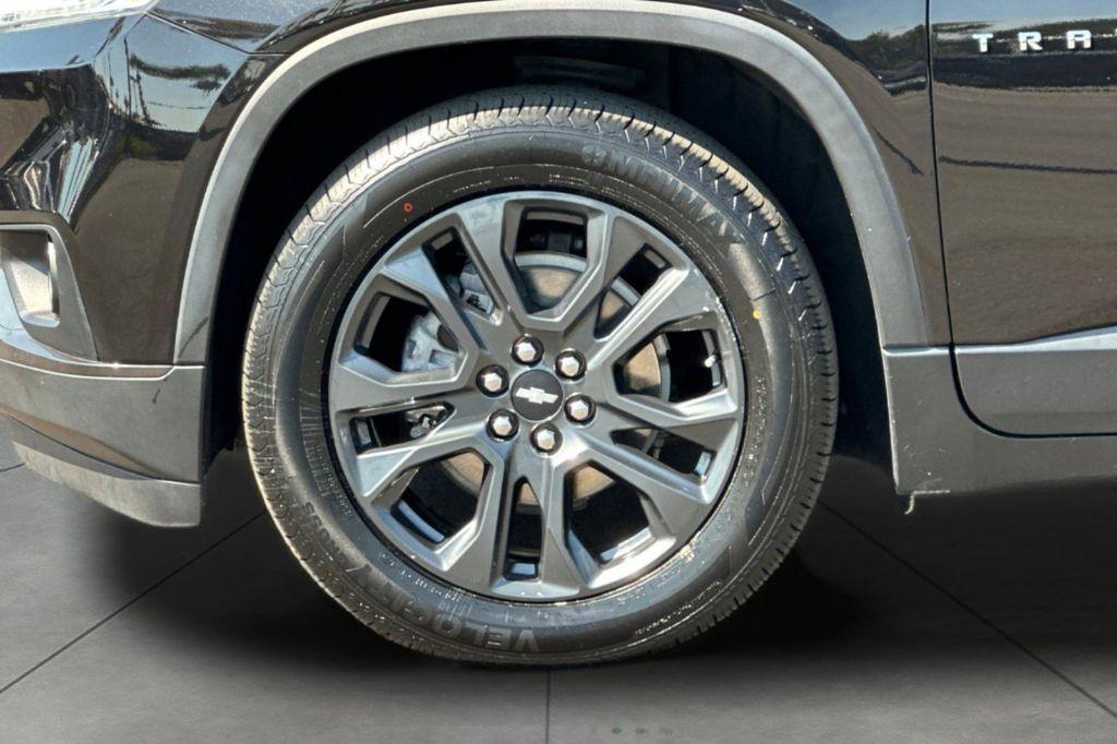 used 2021 Chevrolet Traverse car, priced at $23,981