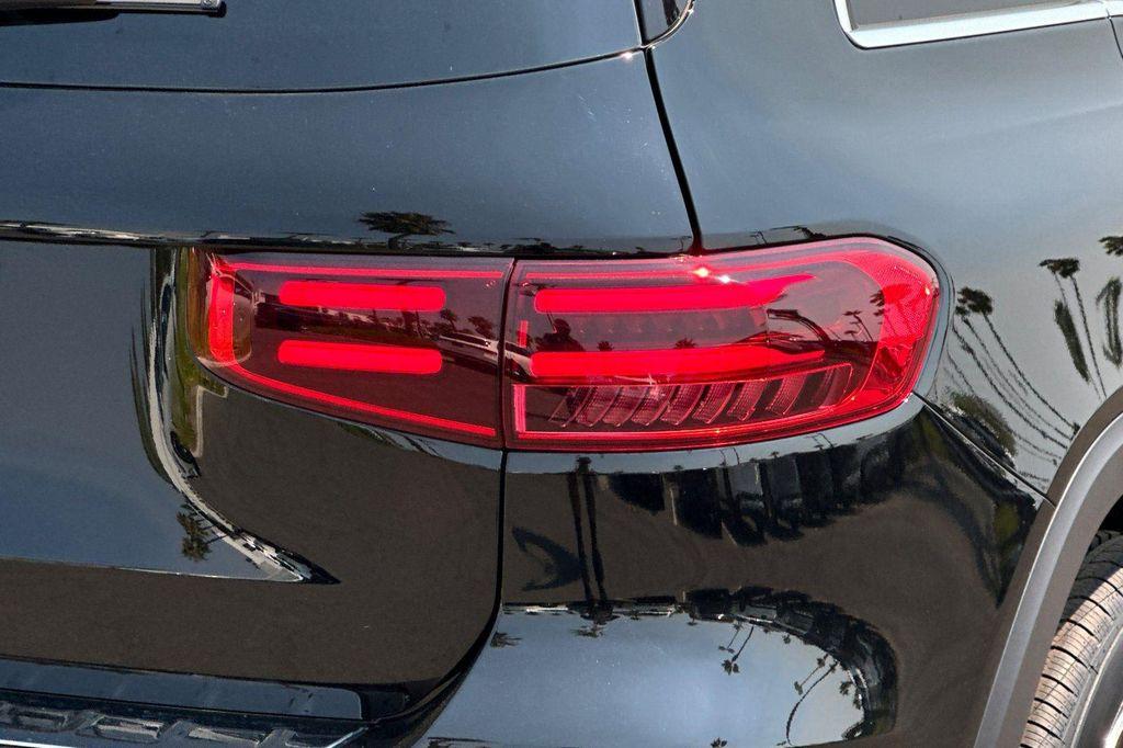 new 2025 Mercedes-Benz GLB 250 car, priced at $42,636