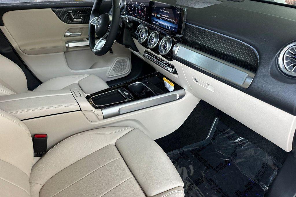 new 2025 Mercedes-Benz GLB 250 car, priced at $42,636