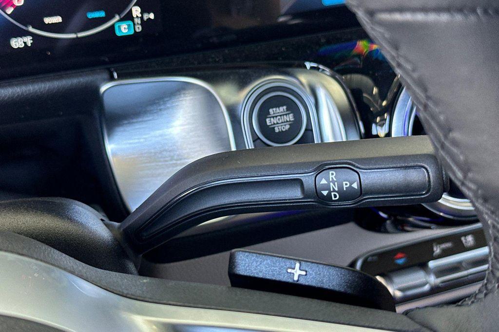 new 2025 Mercedes-Benz GLB 250 car, priced at $39,602