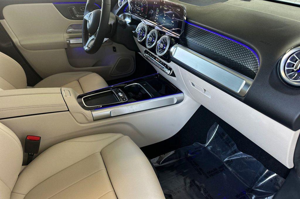new 2025 Mercedes-Benz GLB 250 car, priced at $39,602