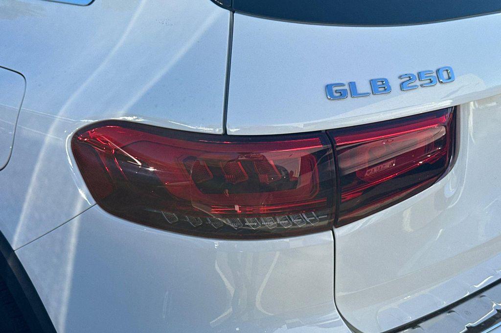 used 2021 Mercedes-Benz GLB 250 car, priced at $24,984