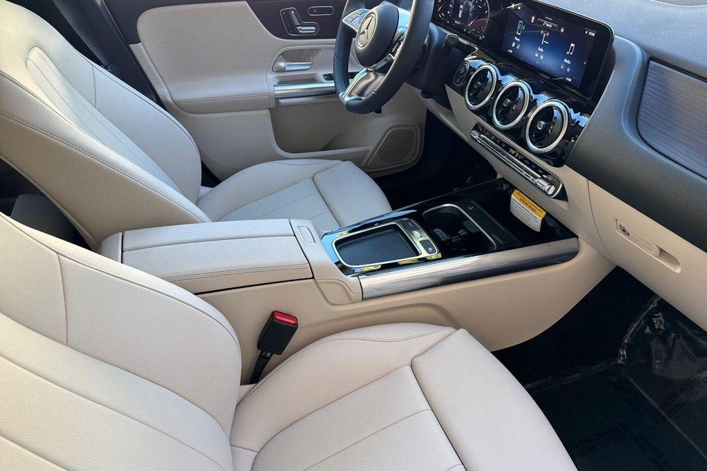 new 2026 Mercedes-Benz GLA 250 car, priced at $43,780