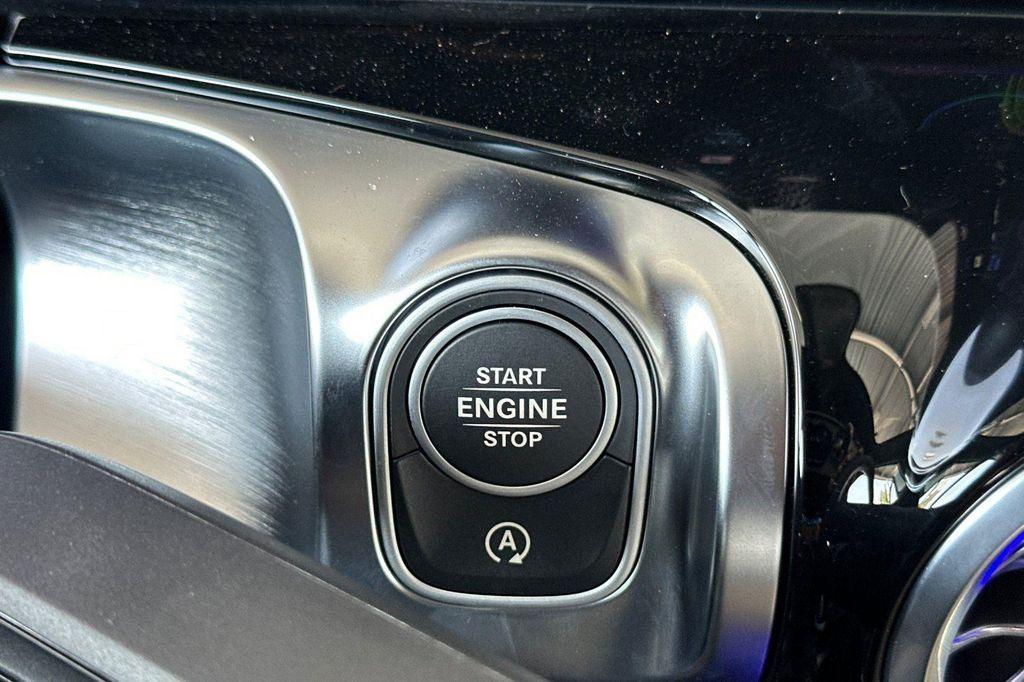 new 2025 Mercedes-Benz GLB 250 car, priced at $41,488