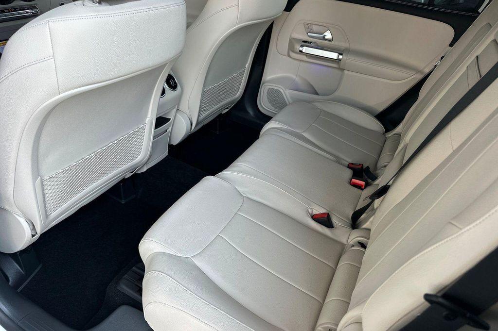 new 2025 Mercedes-Benz GLB 250 car, priced at $41,488