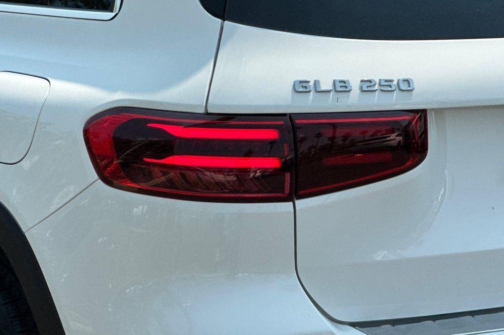 new 2025 Mercedes-Benz GLB 250 car, priced at $41,488