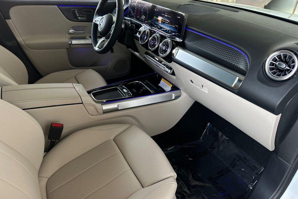 new 2025 Mercedes-Benz GLB 250 car, priced at $41,488