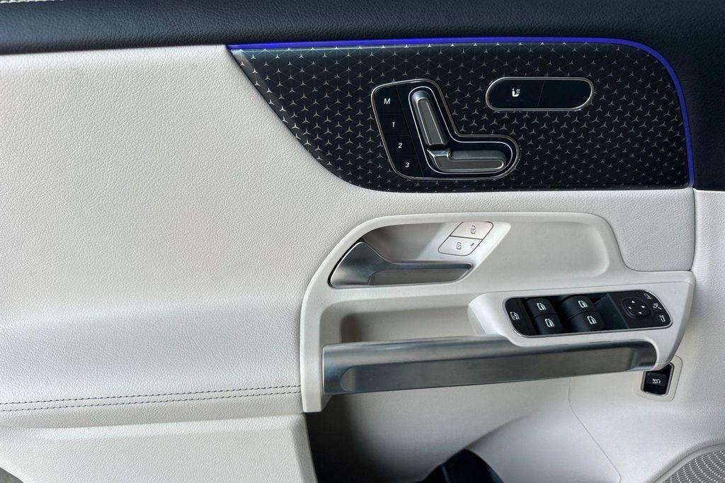 new 2025 Mercedes-Benz GLB 250 car, priced at $41,488