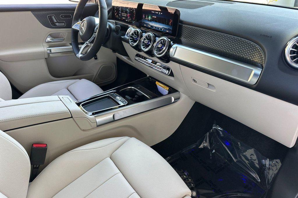 new 2025 Mercedes-Benz GLB 250 car, priced at $39,602