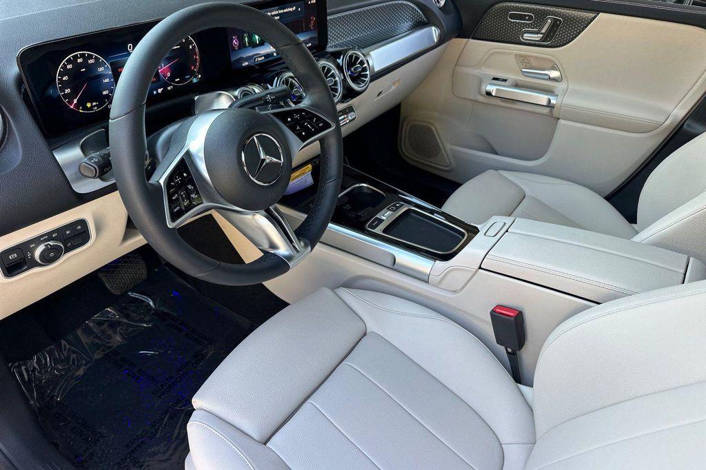 new 2025 Mercedes-Benz GLB 250 car, priced at $39,602