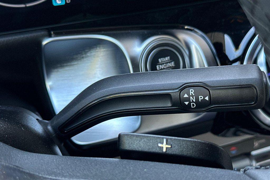 new 2025 Mercedes-Benz GLB 250 car, priced at $39,602