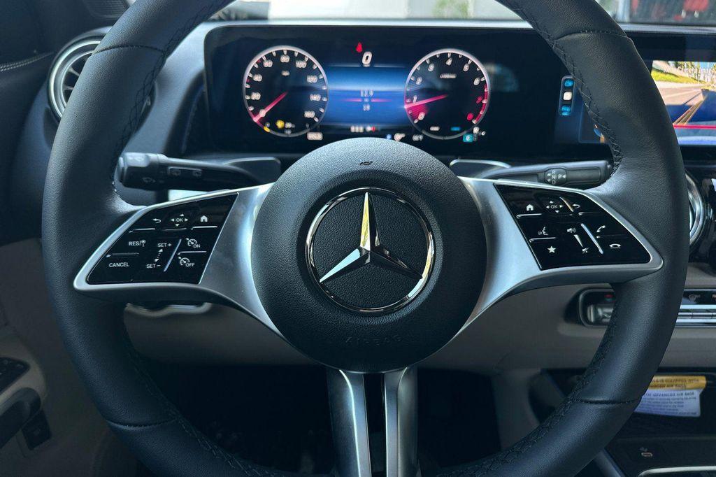 new 2025 Mercedes-Benz GLB 250 car, priced at $39,602