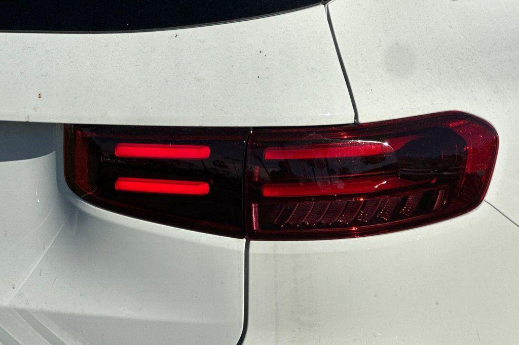 new 2025 Mercedes-Benz GLB 250 car, priced at $39,602