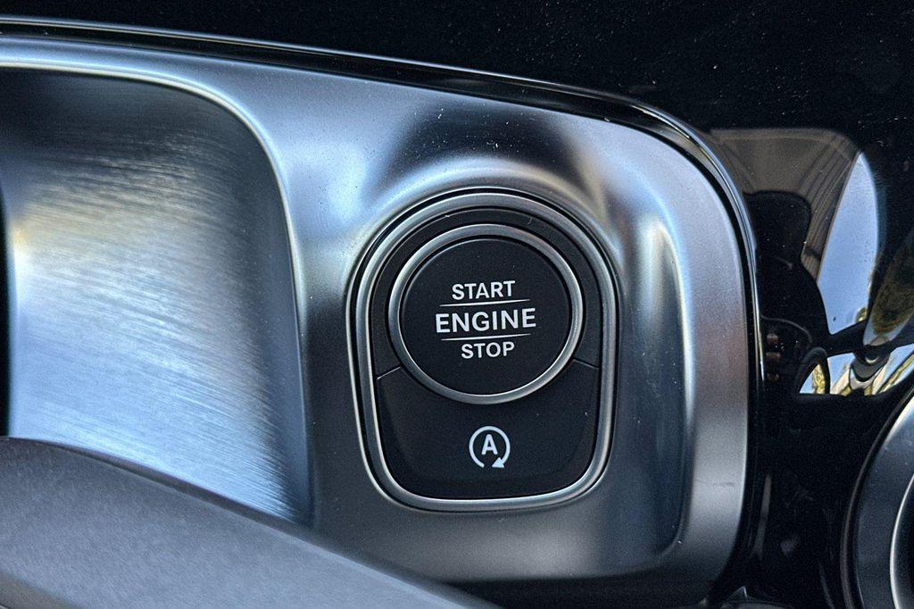 new 2025 Mercedes-Benz GLB 250 car, priced at $39,602