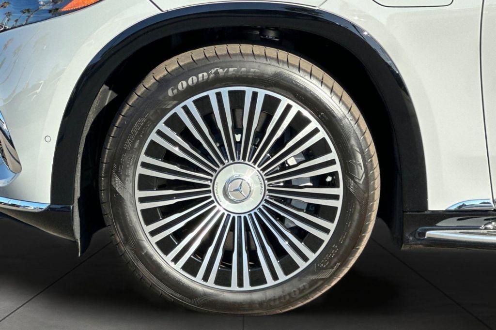 new 2025 Mercedes-Benz Maybach EQS 680 car, priced at $205,350